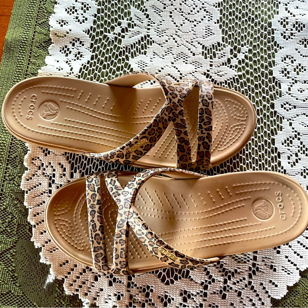 Crocs Sandals Patricia Strappy Wedge  Leopard Print Waterproof Slip-on Size 9 - Picture 5 of 8